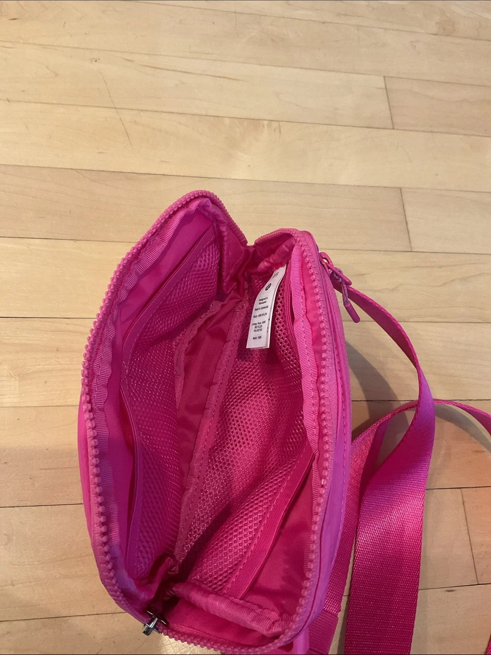 Lululemon Hot Pink Crossbody Everywhere Belt Bag 💓 - Picture 5 of 7